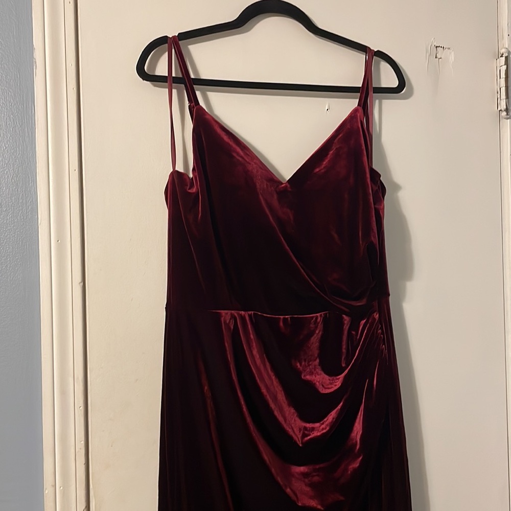 EUC Burgundy size 16 Revelry Velvet Drees